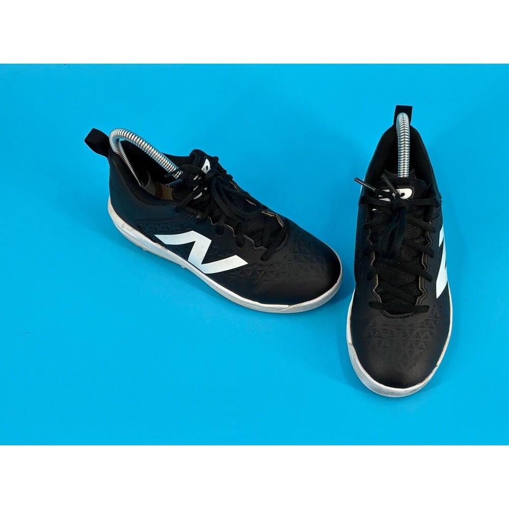 New Balance 4040 v8 Youth Turf Trainer Size 3.5Y Black White Baseball Shoes